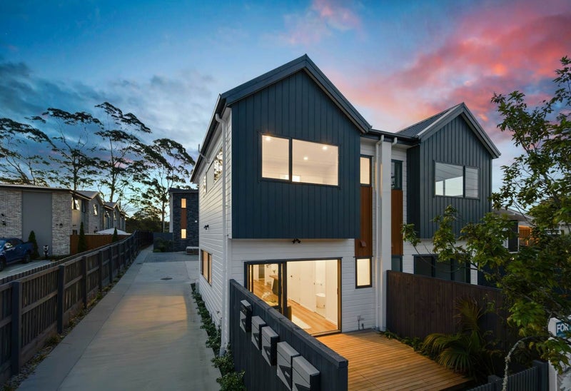 2/81 Vodanovich Road, Te Atatu South, Auckland - Carousel 1