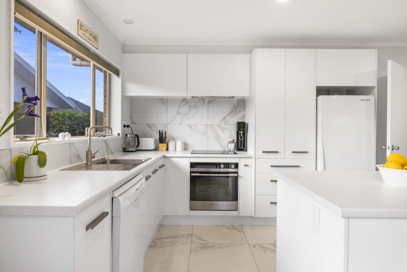 15 Pembroke Drive, Bethlehem, Tauranga - Carousel 2