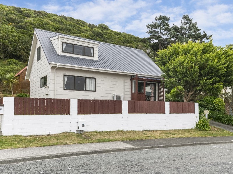 49 Nalanda Crescent, Broadmeadows, Wellington - Carousel 1