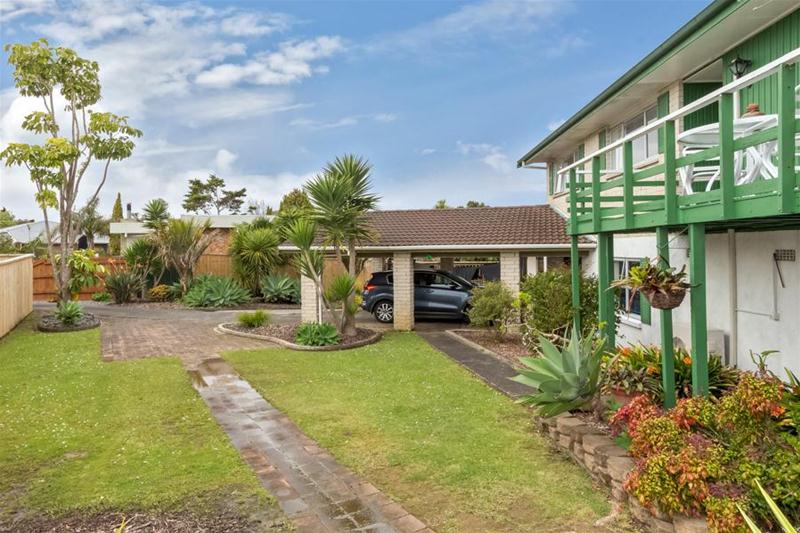 13 Binda Place, Botany Downs, Auckland - Carousel 1