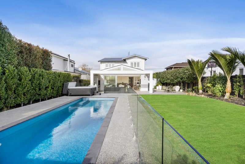 16 Johnstone Street, Point Chevalier, Auckland - Carousel 2