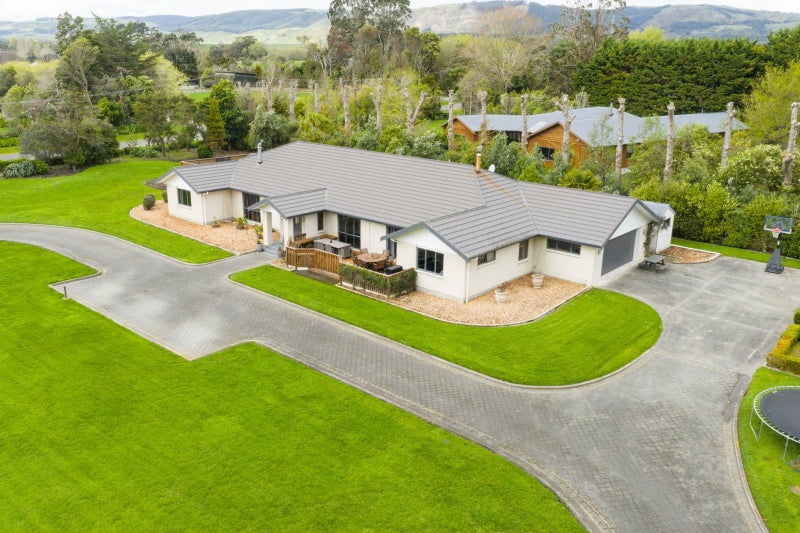 294 Polson Hill Drive, Aokautere, Palmerston North, Manawatu / Whanganui - Carousel 1