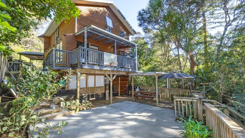 156 Laingholm Drive, Laingholm, Auckland - Carousel 1