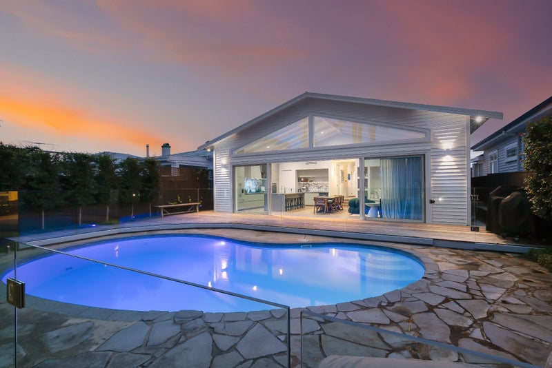 39 Tui Street, Point Chevalier, Auckland - Carousel 1