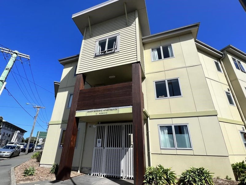 16/4 Sussex Street, Mount Cook, Wellington - Carousel 1
