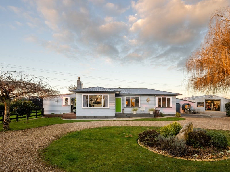 13 Discombe Road, Hamilton - Carousel 1