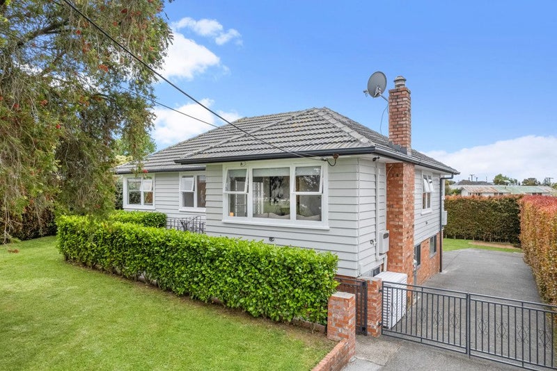 4 Maunder Place, New Lynn, Auckland - Carousel 1