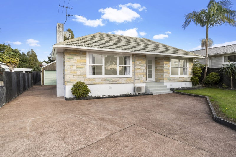 13 Sunray Avenue, Titirangi, Auckland - Carousel 1