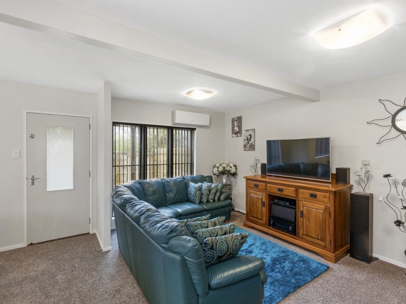 1/72 Waiwhetu Road, Waiwhetu, Lower Hutt - Carousel 2