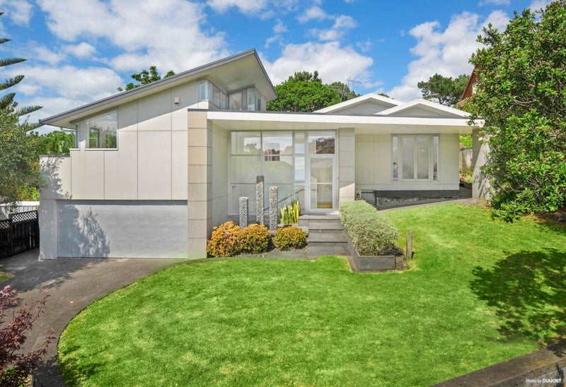 13 Bellbird Rise, Murrays Bay, Auckland - Carousel 1