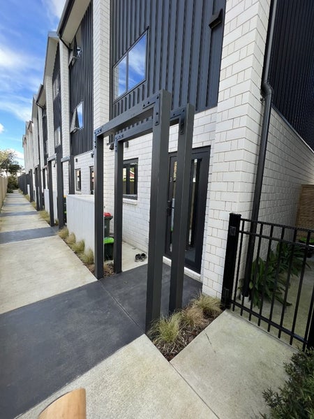 3/22 Yeovil Road, Te Atatū Peninsula, Auckland - Carousel 2
