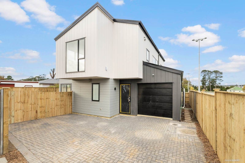 96E Seymour Road, Sunnyvale, Auckland - Carousel 1
