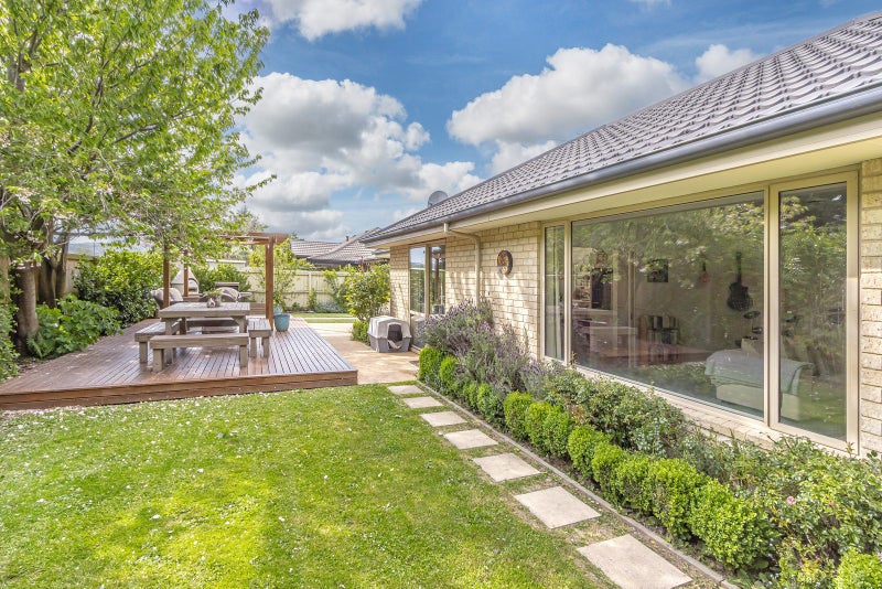 18 Elmslie Grove, Halswell, Christchurch - Carousel 1