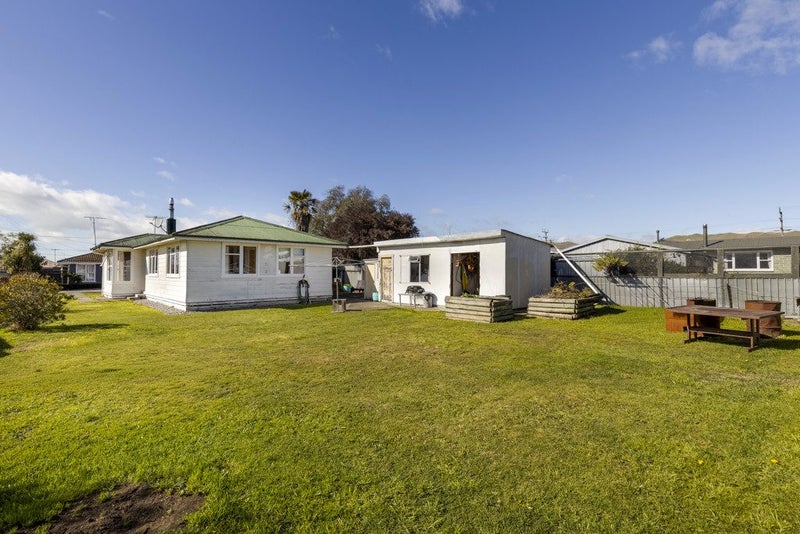17 Gill Crescent, Redwoodtown, Blenheim - Carousel 1