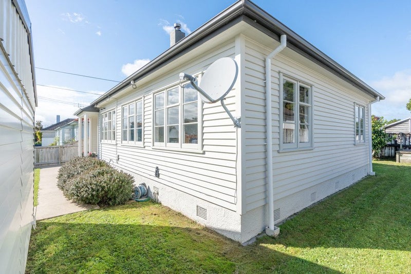 2A Bains Avenue, Hamilton East, Hamilton - Carousel 23