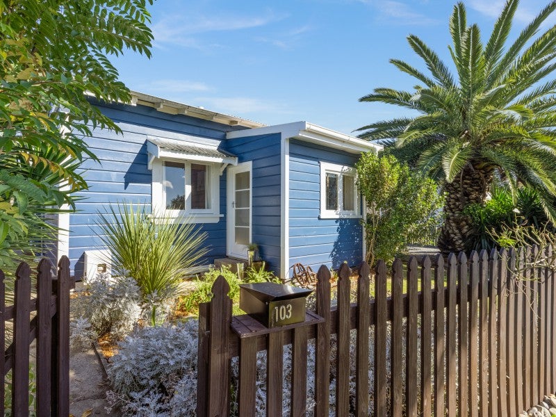 103 Barden Street, Mayfair, Hastings - Carousel 1