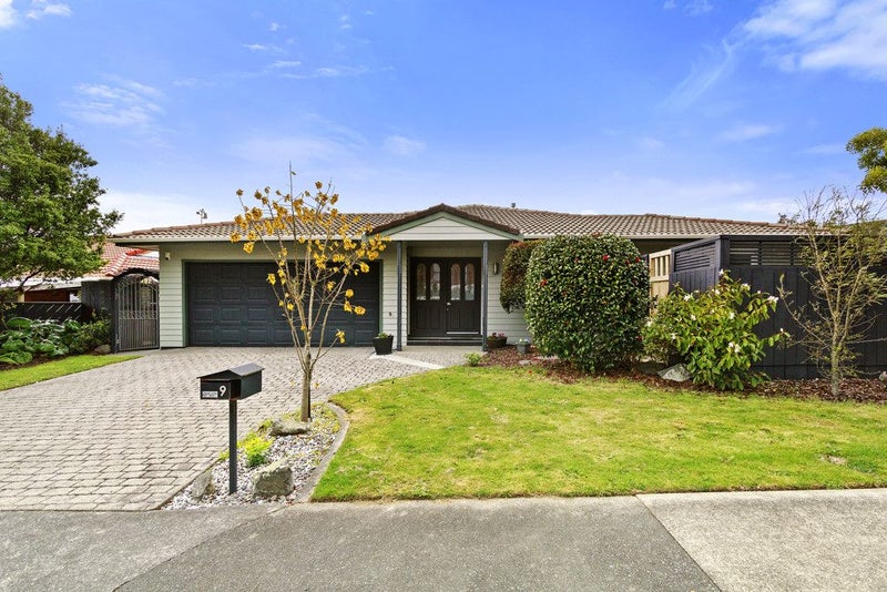 9 Ordley Grove, Tawa, Wellington - Carousel 1