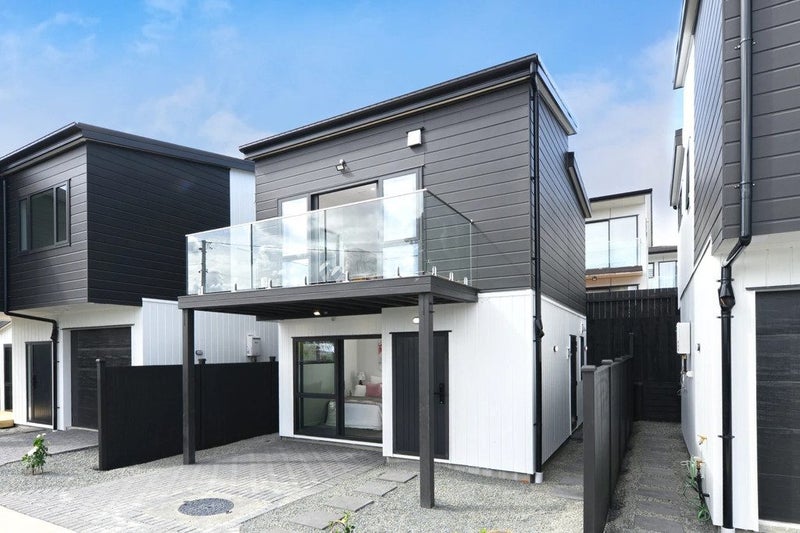 24A Endeavour Street, Blockhouse Bay, Auckland - Carousel 1