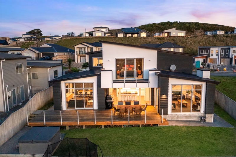 78 Queen Charlotte Drive, Aotea, Porirua - Carousel 2