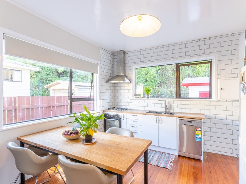 86 Rangituhi Crescent, Takapuwahia, Porirua - Carousel 2