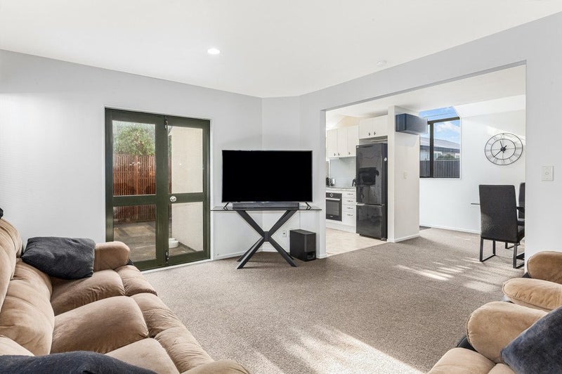 15A PURIRI ST , WOBURN, LOWER HUTT - Carousel 2