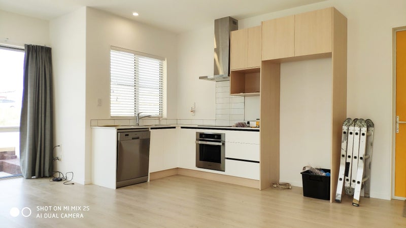 2 Herekino Street, Westgate, Auckland - Carousel 13