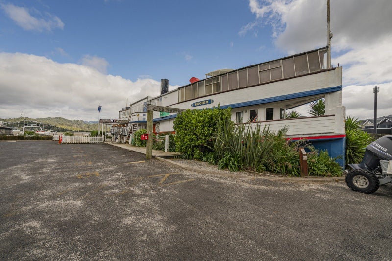 10 Marina Terrace, Kinloch, Taupō - Carousel 1