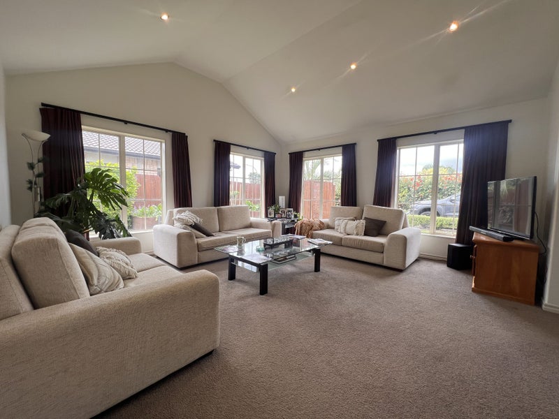 4 Paul Close, Papamoa Beach, Papamoa - Carousel 2
