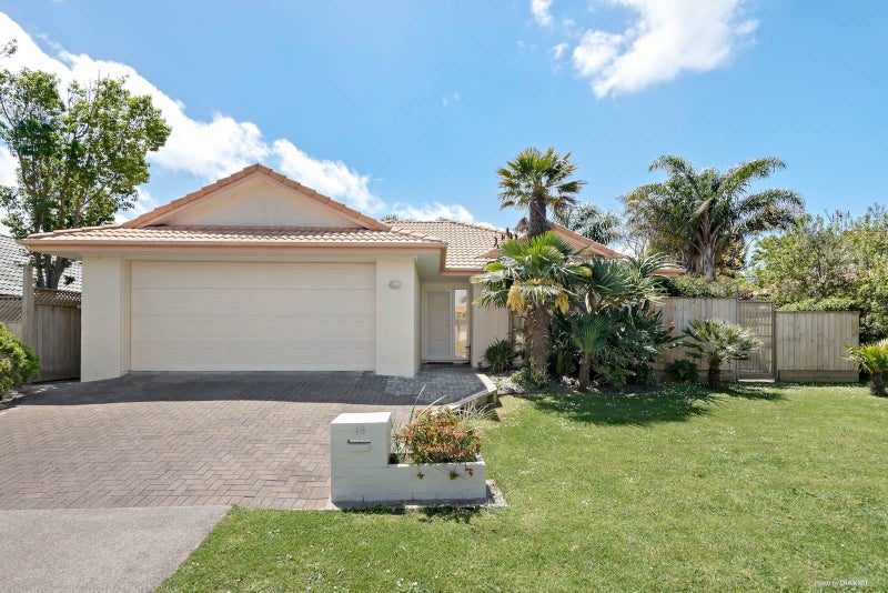 15 Palmcrest Grove, Highland Park, Auckland - Carousel 1