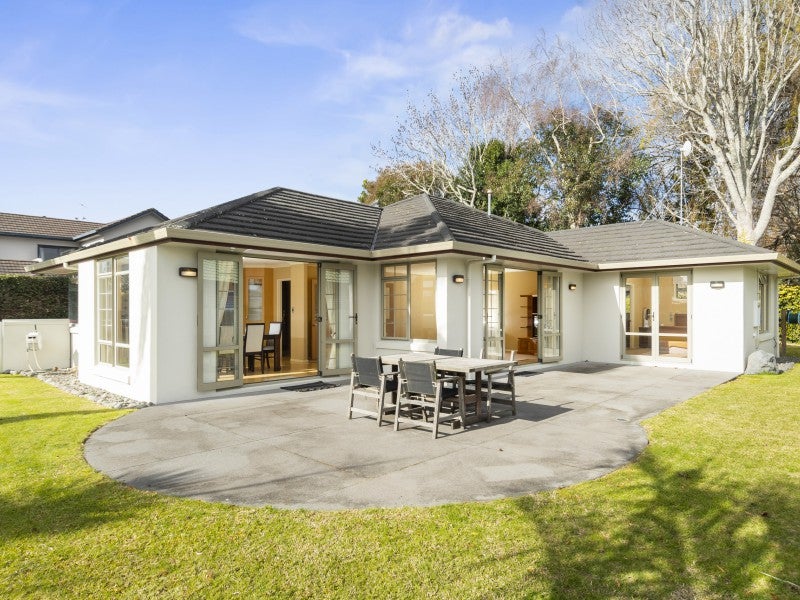 14 Pembroke Drive, Bethlehem, Tauranga - Carousel 1