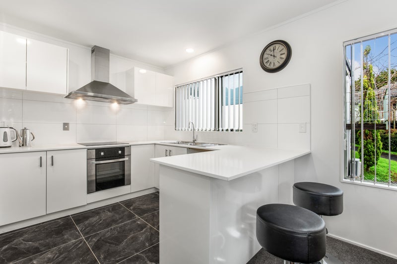 3/65 Ribbonwood Crescent, Goodwood Heights, Auckland - Carousel 2