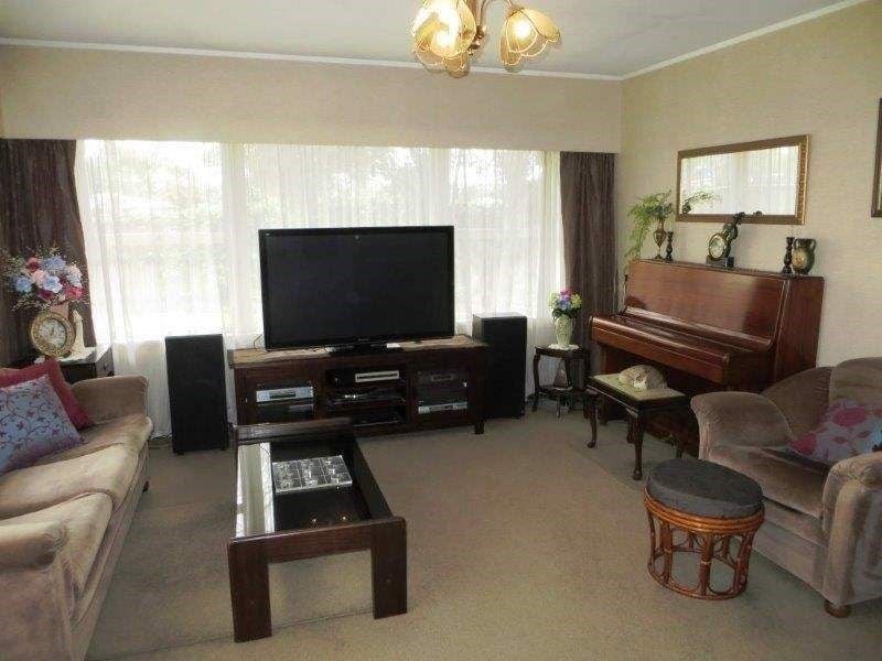 2 Snowden Place, Opaheke, Papakura - Carousel 2