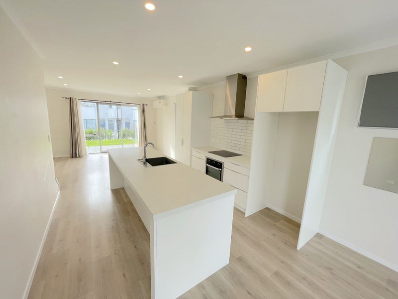 37 Ambar Ridge Avenue, Massey, Auckland - Carousel 1