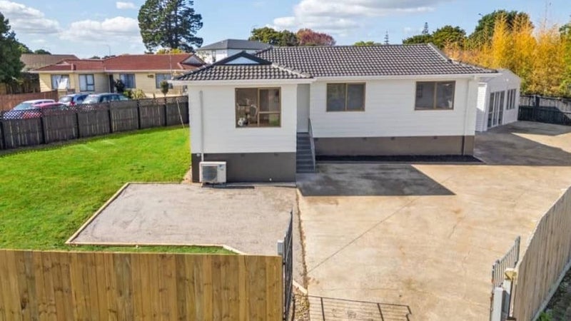 5 McGreal Place, Weymouth, Auckland - Carousel 1