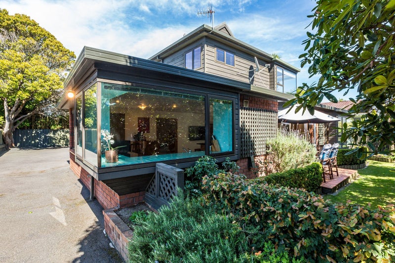 2/54 Queens Grove, Hutt Central, Lower Hutt - Carousel 2