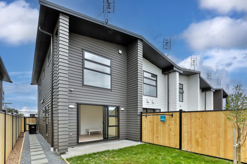 44 Rauemi Way, Te Atatū South, Auckland - Carousel 2