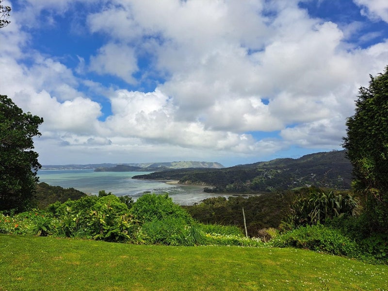 27 Lookout Drive, Laingholm, Auckland - Carousel 1
