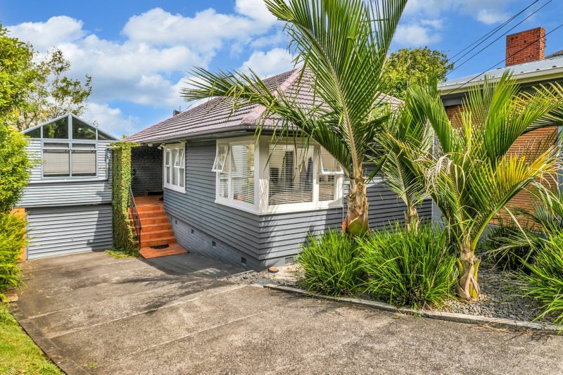 9 Lintaine Place, Glen Innes, Auckland - Carousel 2