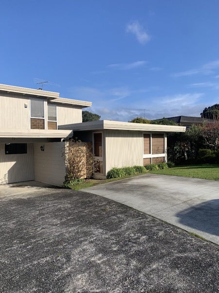 2 Christensen Place, Forrest Hill, Auckland - Carousel 1