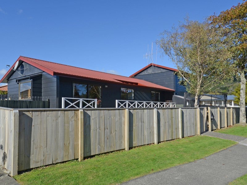 2 Donegal Grove, Birchville, Upper Hutt - Carousel 2