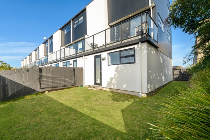 22 Ashley Place, Papamoa Beach, Papamoa - Carousel 1