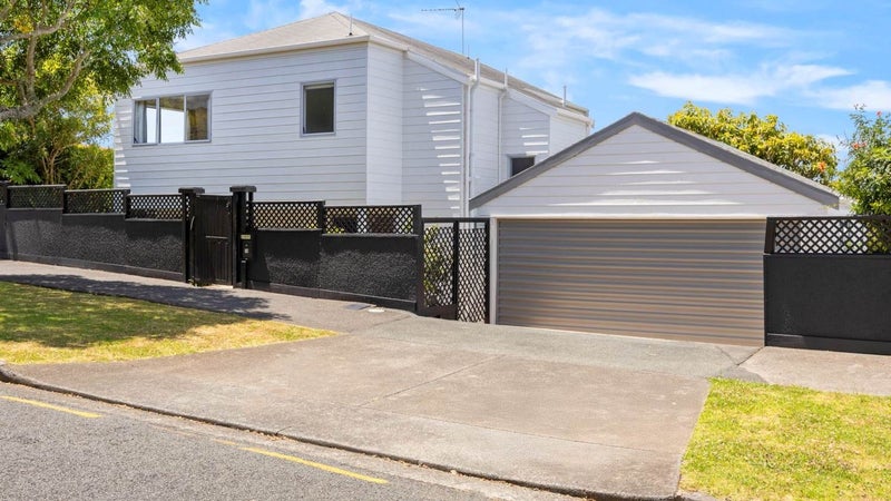 1/10 Cotter Avenue, Remuera, Auckland - Carousel 1