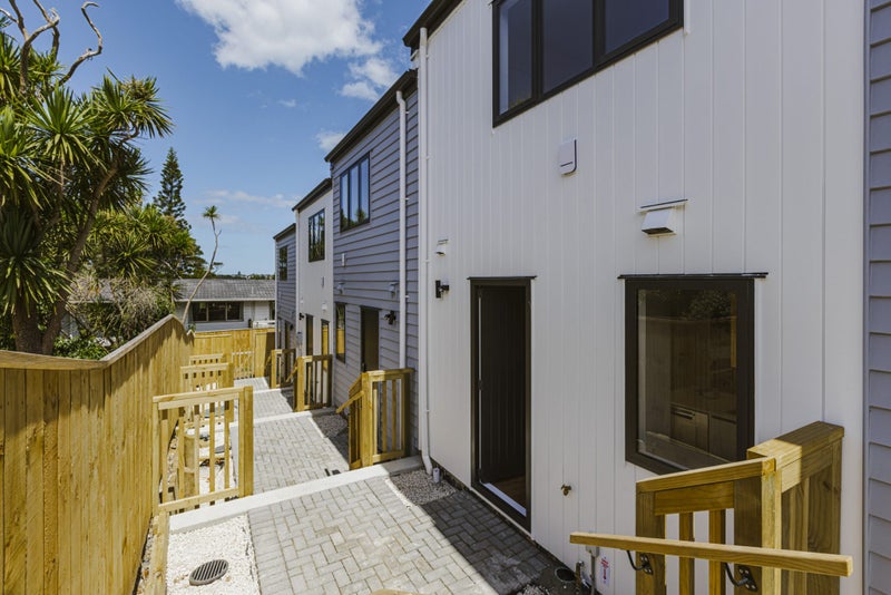6/24 Seaview Road, Glenfield, Auckland - Carousel 2