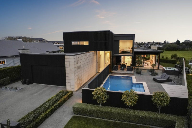 11 Durham Heights, Flagstaff, Hamilton - Carousel 1