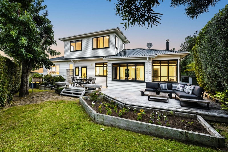 21 MacNay Way, Murrays Bay, Auckland - Carousel 2