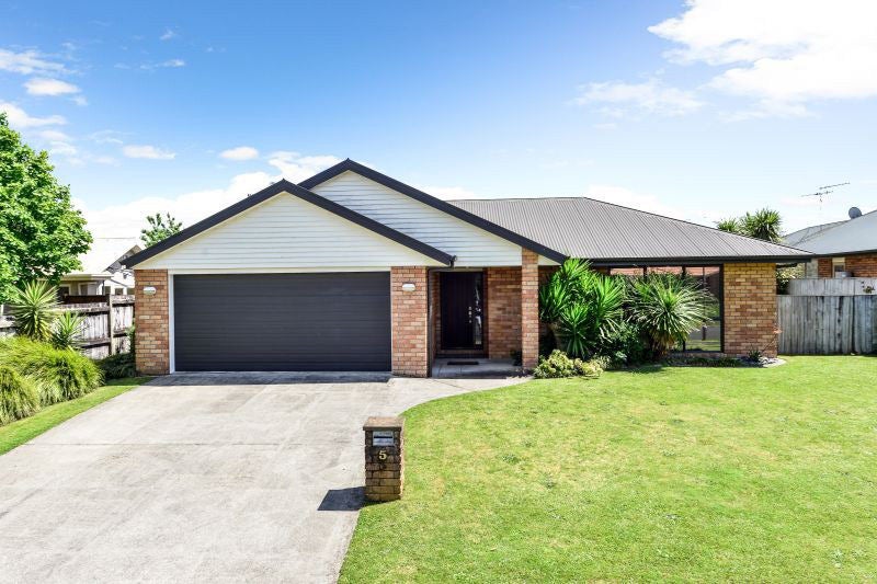 5 Merlot Place, Rototuna, Hamilton - Carousel 1
