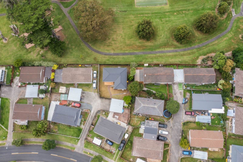 2/77 Luanda Drive, Ranui, Auckland - Carousel 2