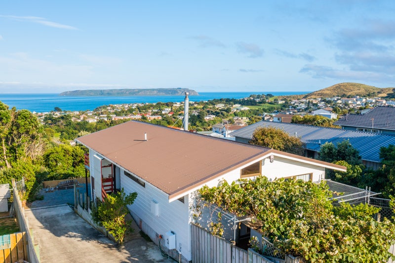 135 Gloaming Hill, Titahi Bay, Porirua - Carousel 1