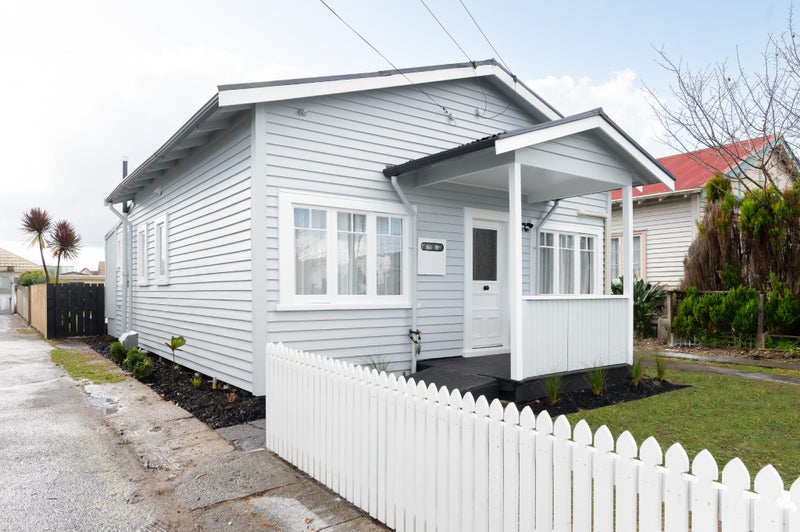 55 Cook Street, Hamilton East, Hamilton - Carousel 2