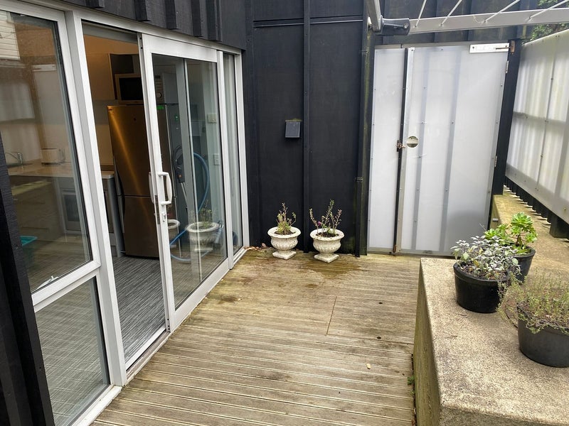 5C Salmont Place, Kelburn, Wellington - Carousel 1